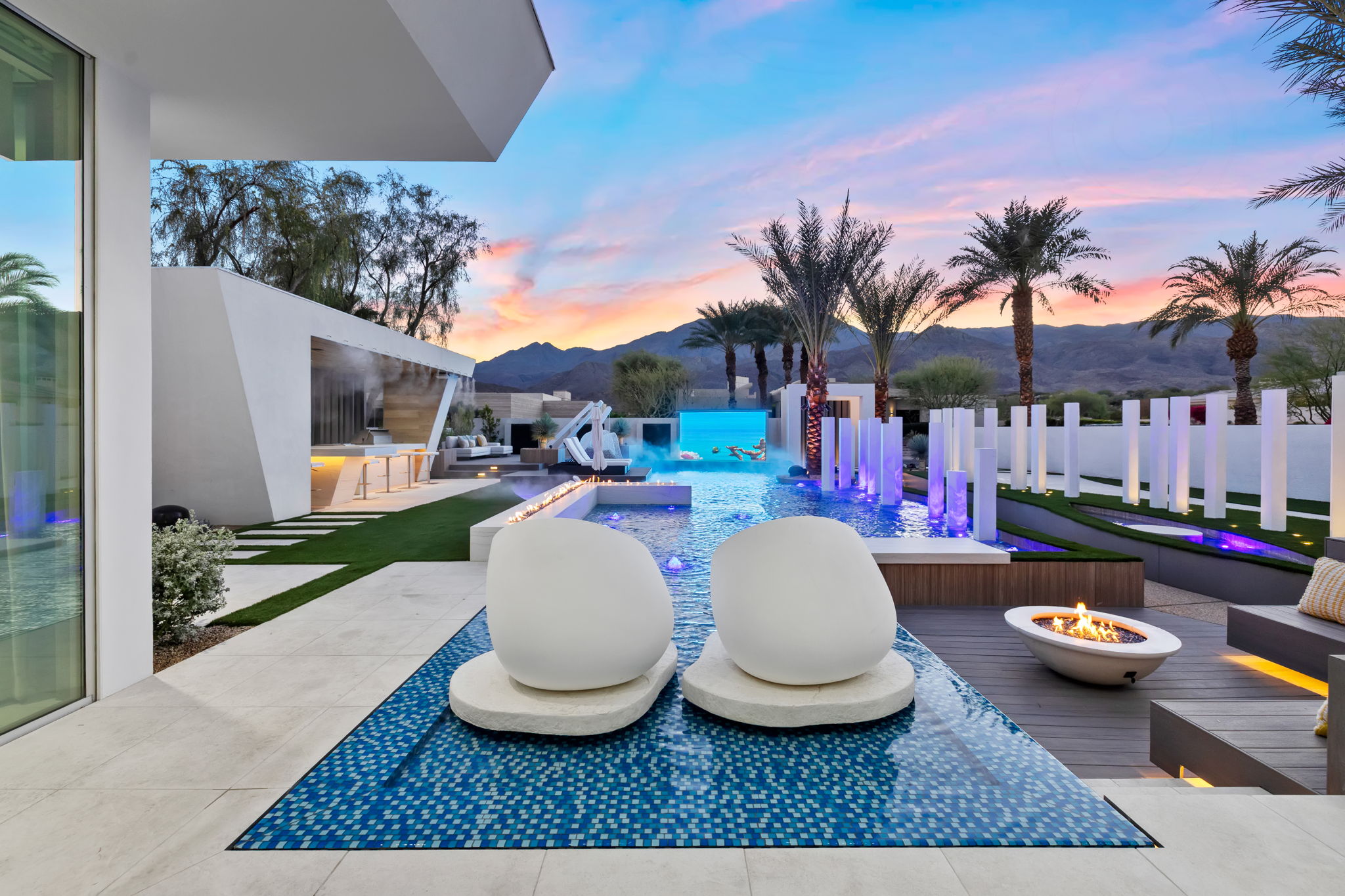 Sculptural modern desert pool and outdoor entertaining spaces